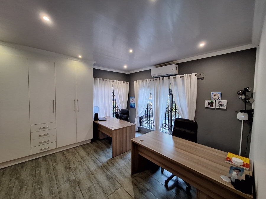 5 Bedroom Property for Sale in Protea Park North West